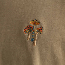 Afbeelding in Gallery-weergave laden, Revolution Mushroom Loose T-shirt Khaki
