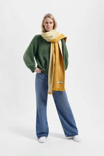 Afbeelding in Gallery-weergave laden, Alpaca Loca Double Scarf Ocher/ Natural
