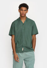 Afbeelding in Gallery-weergave laden, Revolution Cuban Short Sleeve Shirt Dust Green
