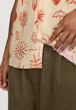 Afbeelding in Gallery-weergave laden, Revolution Cuban Shirt Short Sleeve Red
