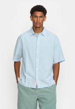 Afbeelding in Gallery-weergave laden, Revolution Oversize Shirt Short Sleeves Blue Stripes
