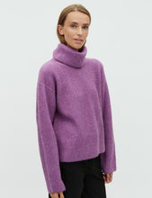 Afbeelding in Gallery-weergave laden, MbyM Kemina Knit Gentle Violet Stripe
