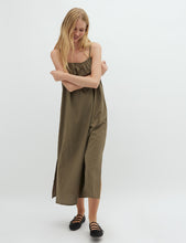 Afbeelding in Gallery-weergave laden, MbyM Teslana Dress Dusty Olive
