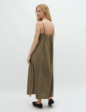 Afbeelding in Gallery-weergave laden, MbyM Teslana Dress Dusty Olive
