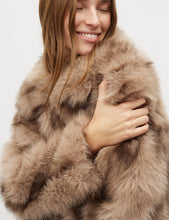 Afbeelding in Gallery-weergave laden, mbyM Corvia Fury Coat Brown Shadow

