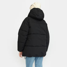 Afbeelding in Gallery-weergave laden, Selfhood Oversize Puffer Black
