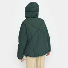 Afbeelding in Gallery-weergave laden, Selfhood Hooded Puffer Dark Green
