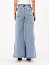 Afbeelding in Gallery-weergave laden, Abrand Jeans High Super Wide Jeans Light Vintage Blue Loretta
