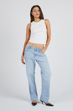 Afbeelding in Gallery-weergave laden, Abrand Jeans Baggy Gina Jeans Low Rise Light Vintage Blue
