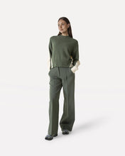 Afbeelding in Gallery-weergave laden, Another Label Moore Pleat Pants Dark Moss
