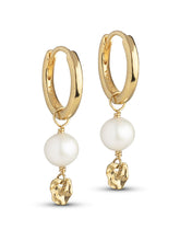 Afbeelding in Gallery-weergave laden, Enamel Copenhagen Cara Hoops Pearl
