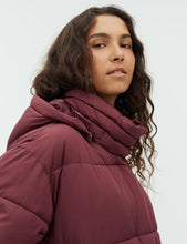 Afbeelding in Gallery-weergave laden, mbyM Mishal Puffer Jacket Wine
