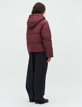 Afbeelding in Gallery-weergave laden, mbyM Mishal Puffer Jacket Wine
