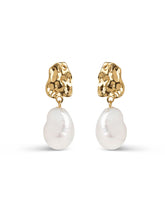 Afbeelding in Gallery-weergave laden, Enamel Copenhagen Paris Earrings Gold Pearls
