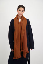 Afbeelding in Gallery-weergave laden, Alpaca Loca Slim Scarf Cinnamon

